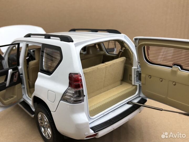 Toyota Land Cruiser Prado 1:18