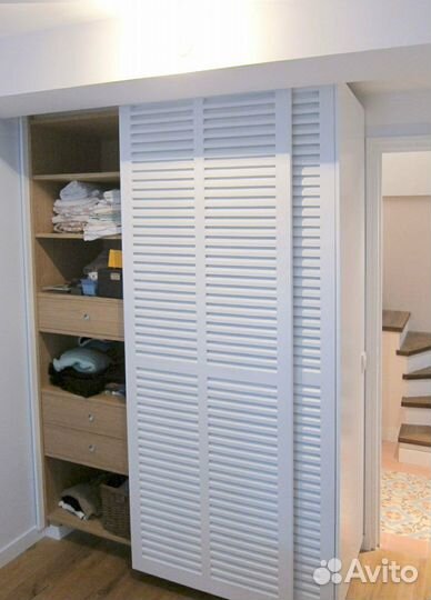 Шкафы, жалюзийные двери на заказ