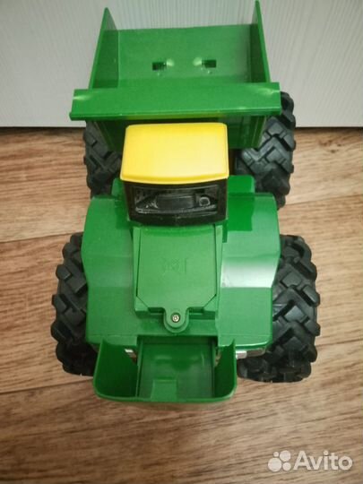 Игрушечный грузовик