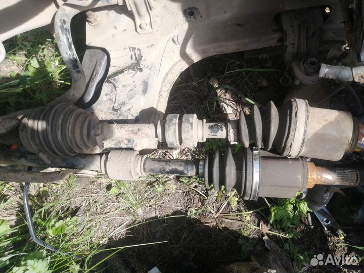 Привод передний правый Nissan Tiida 1