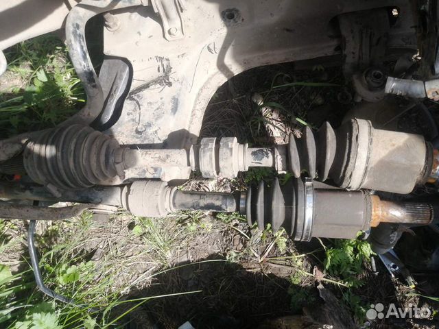 Привод передний правый Nissan Tiida 1