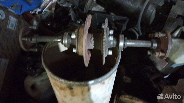 Ось для квадрика