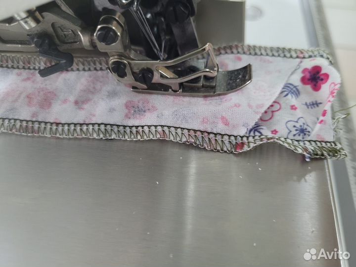 Оверлок четырехниточный Jack E4S 4-M03/333 Б/У