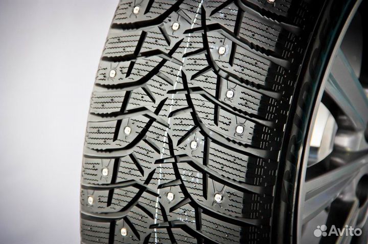 Bridgestone Blizzak Spike-02 215/65 R17