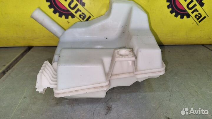 Бачок омывателя лобового стекла Ford Focus 3 седан