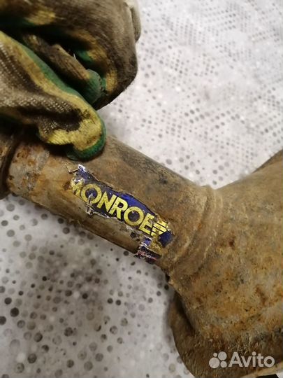 Амортизатор передний для Subaru Legacy Outback B11