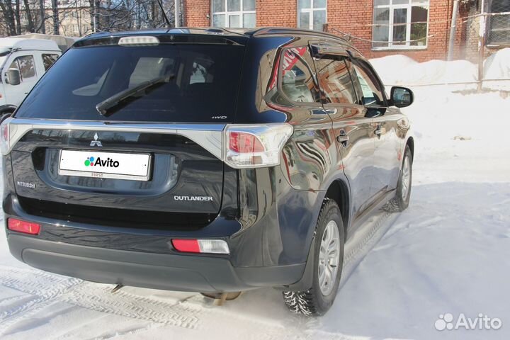 Mitsubishi Outlander 2.4 CVT, 2013, битый, 165 000 км