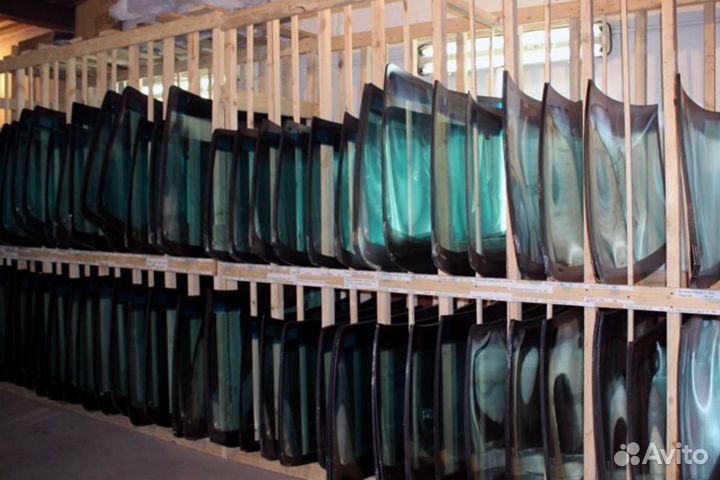 Стекло лобовое на Nissan