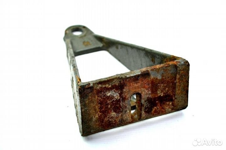 Кронштейн пневморессоры переднего моста, левый vol