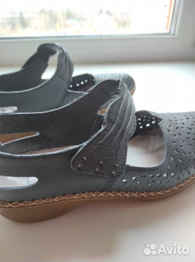 Продам туфли на низком каблуке