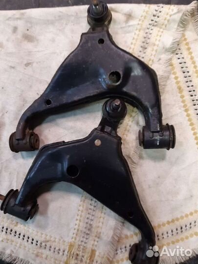 Рычаг подвески нижний toyota hilux правый