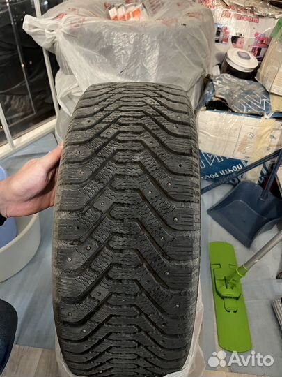 Goodyear UltraGrip 500 215/55 R17