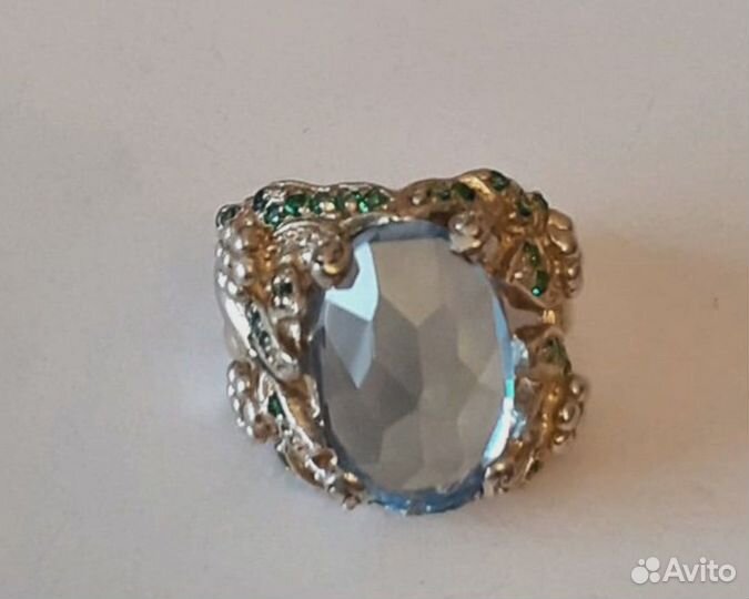 Серебряный перстень с топазом и цирконами.16,5-17