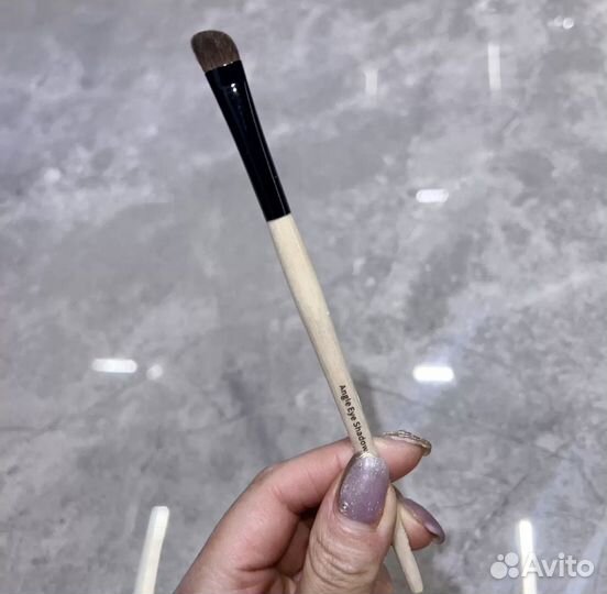Bobbi brown кисть для теней