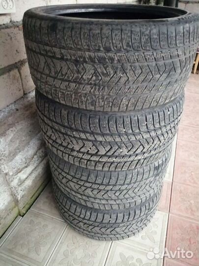 Blackstar Caiman 295/35 R21