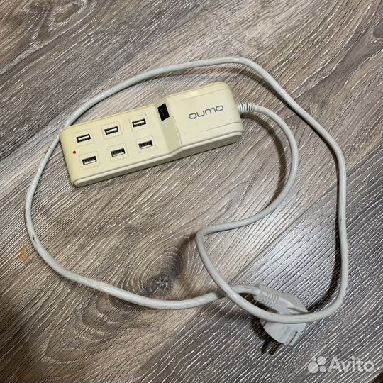 Адаптер питания Qumo