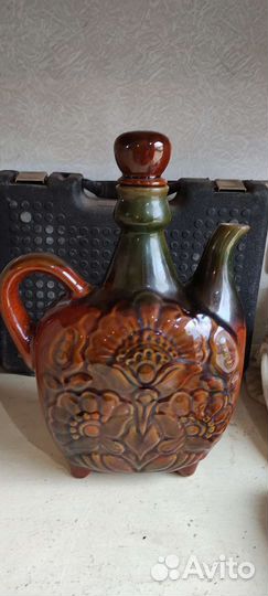 Глиняный кувшин для вина