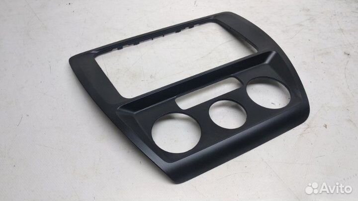 Рамка магнитолы Volkswagen Jetta 6 2.0 TDI 2015