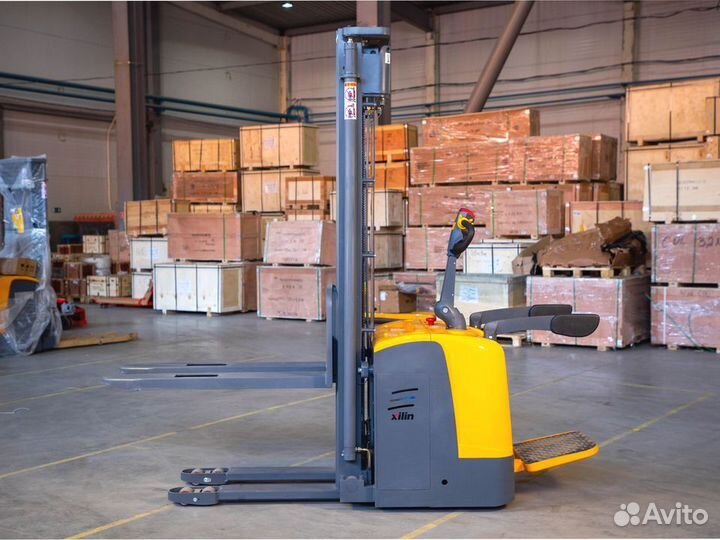 Штабелёр электрический самоходный с площадкой