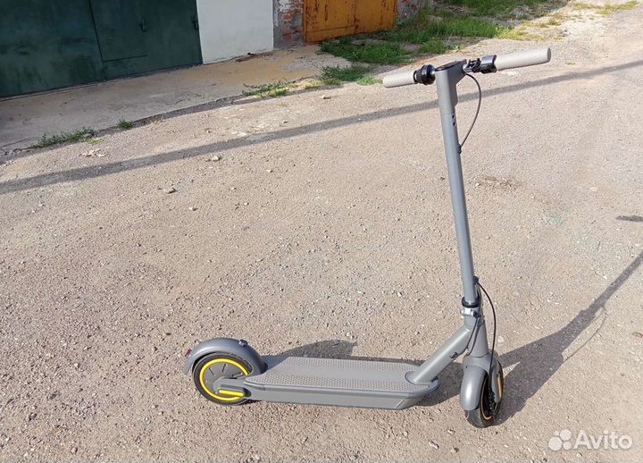 Электросамокат Hiper M100