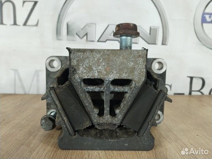 Подушка двигателя передняя левая Mercedes-Benz