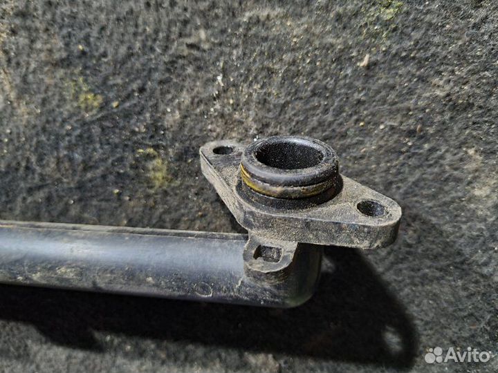 Патрубок системы охлаждения Mercedes-Benz E-Klass