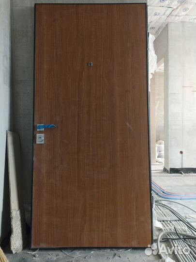 Металлическая дверь бу