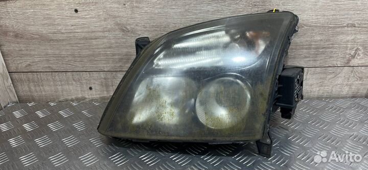 Фара левая Opel Vectra C (2002 - 2005)