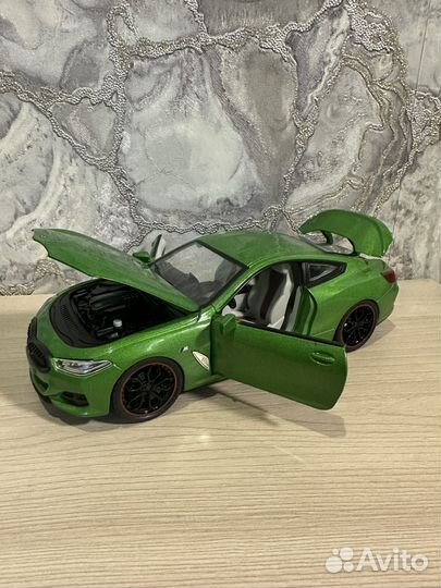 Металлическая машина BMW