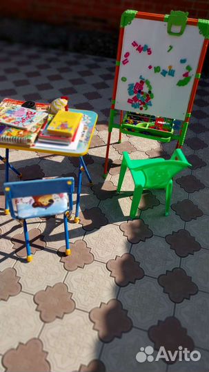 Детский стол со стулом