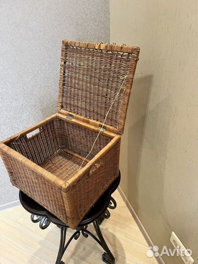 Ящик плетеный с крышкой