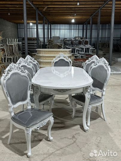 Стол и стулья в гостиную. В наличии