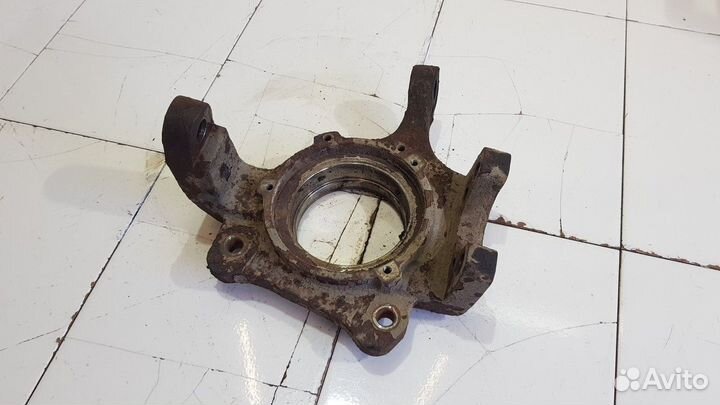 Кулак поворотный передний правый