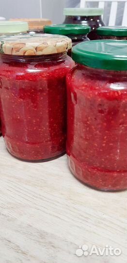 Свежая зелень, ягоды