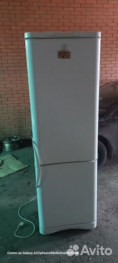 Холодильник indesit
