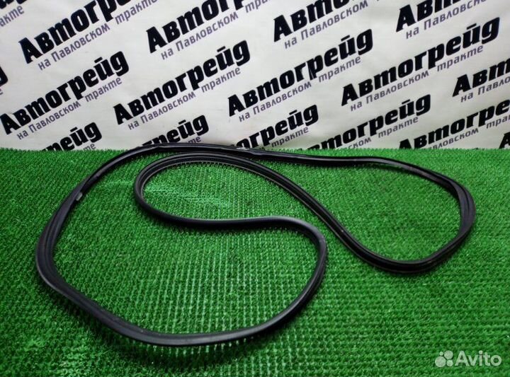 Уплотнительная резинка багажника Nissan Cefiro A33