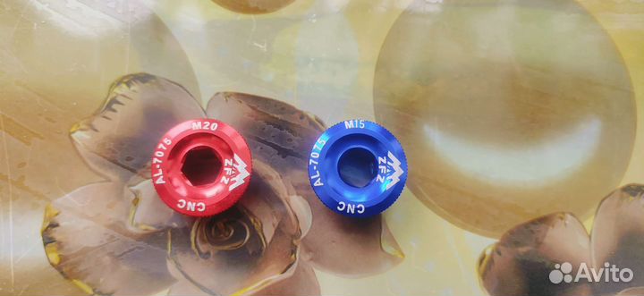 Гайки на каретку велосипеда