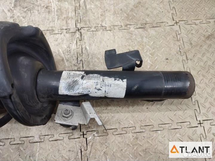 Стойка передняя правая volvo V50