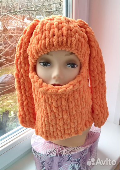 Белая плюшевая балаклава с длинными ушками