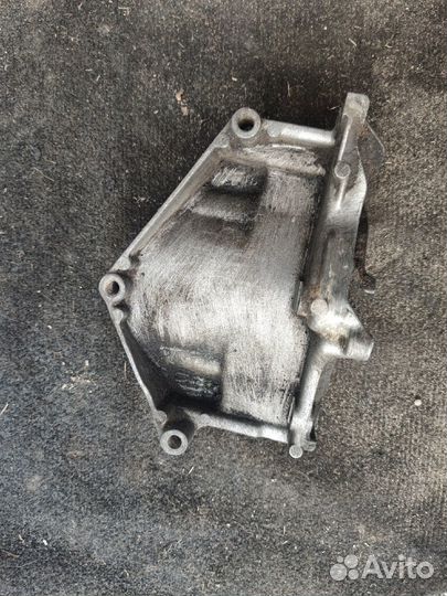 Кронштейн генератора Mercedes M111 w124 w202 w210