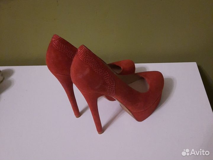 Туфли на высоком каблуке и платформе