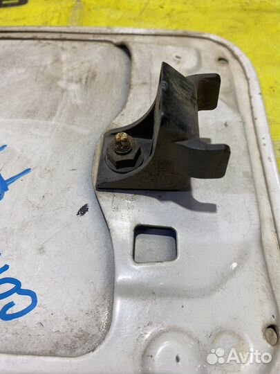 Лючок бензобака Toyota Corolla 100
