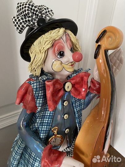 Статуэтка фарфор