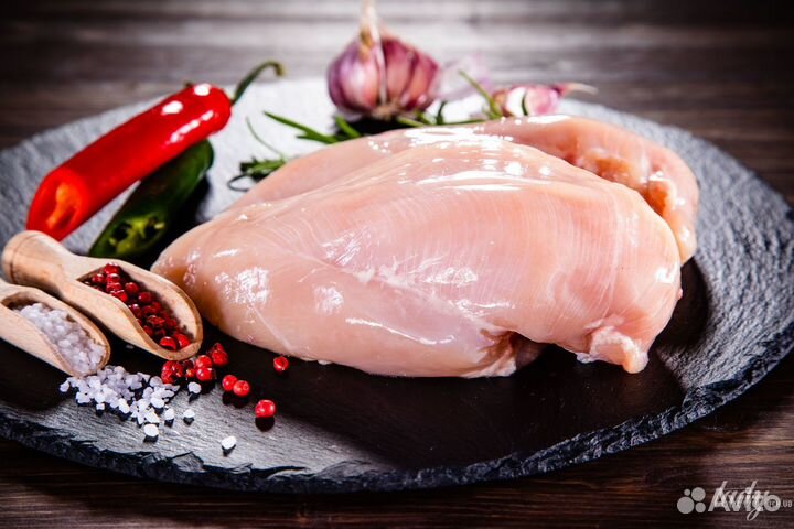 Продавец в магазин мяса птицы и молочных продуктов