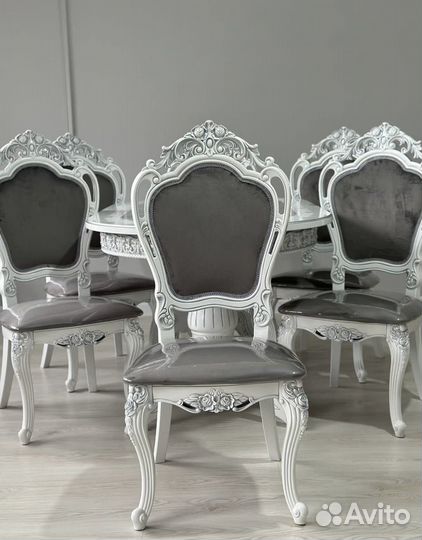 Кухонный стол и стулья