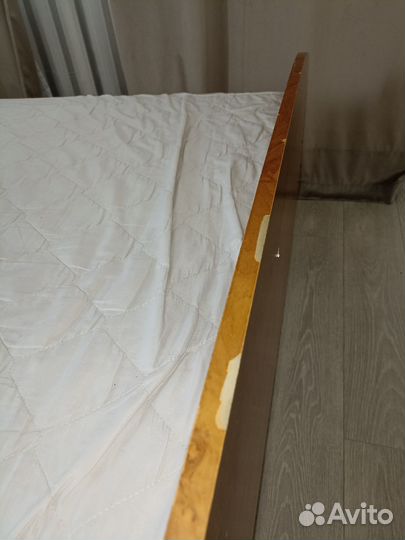 Кровать без матраса бу 145,5*200