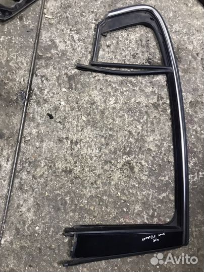 Уплотнитель стекла Volkswagen Passat B6