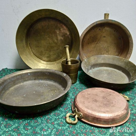 Медные тазы и сковородки, ступка