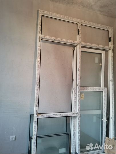 Оконный блок с дверью