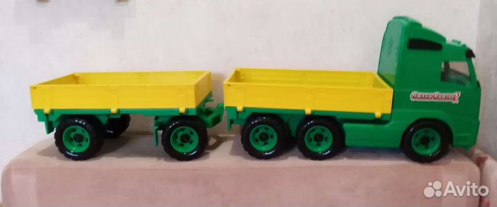 Игрушка машина с прицепом